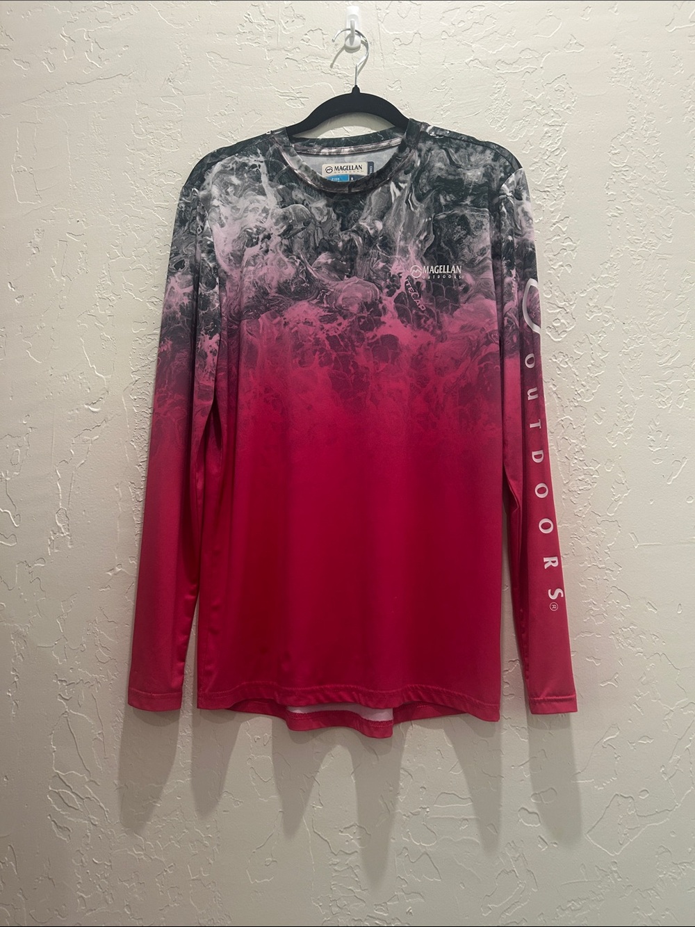 Magellan Outdoors Long-Sleeve Pink to Black Ombre Performance Tee